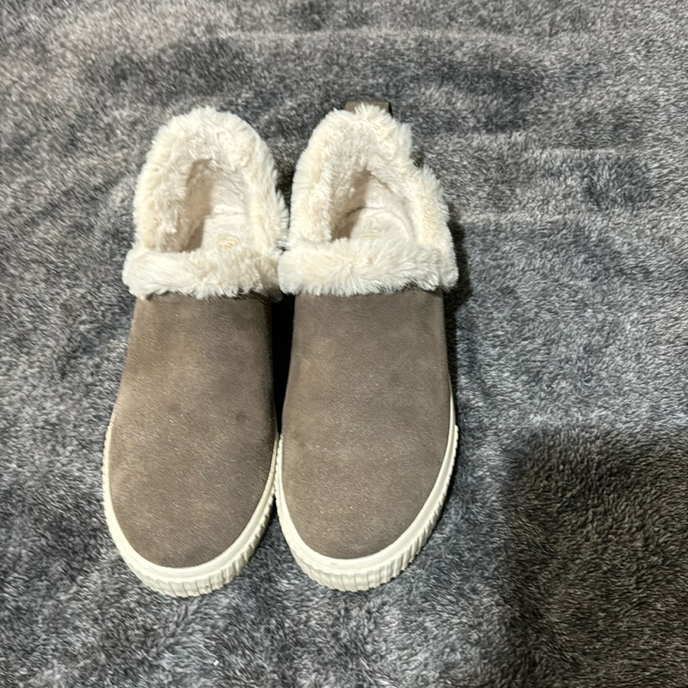 Fur lined Gray Suede Timberland Slip On Shoes, Size 9.
